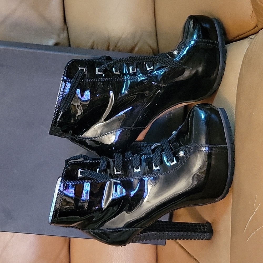 Dsquared2 woman platform boots with laces, black, Size EU 36, lacquered